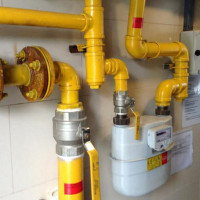 Vopsea pentru conducte de gaz: reguli și regulamente pentru vopsirea în apartament și pe stradă