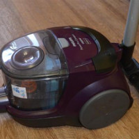 Prezentare generală a aspiratorului compact Philips FC 8472/01 PowerPro: design simplu și putere mare