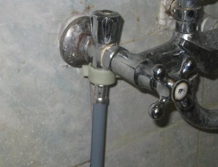 Conexiune flexibilă de la mixer