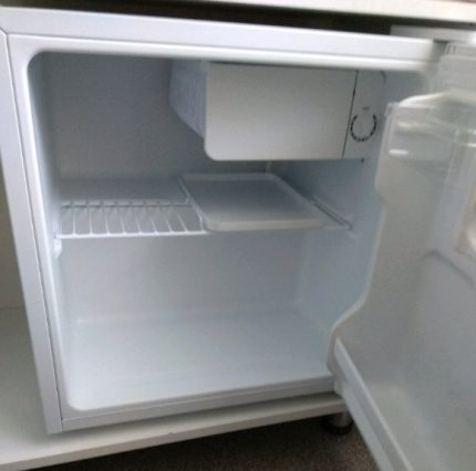 Frigider cu o cameră single - mini bar