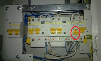 Panou electric în stare bună