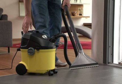 Aspirator de curățare galben Karcher