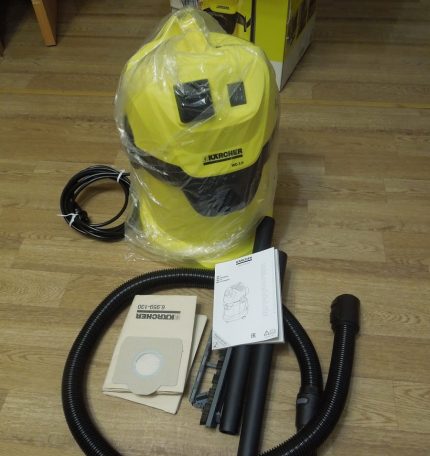 Aspirator Karcher WD 3 Premium pe podea