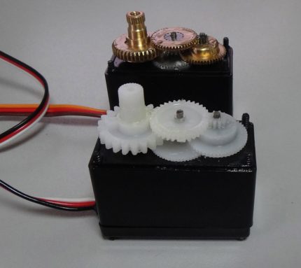 Servomotor de 5 volți