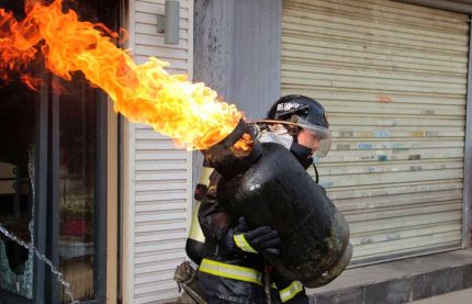 Arzarea flaconului de gaz