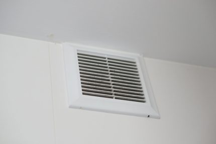 Ventilare de perete