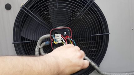 Reparați ventilatorul unității exterioare